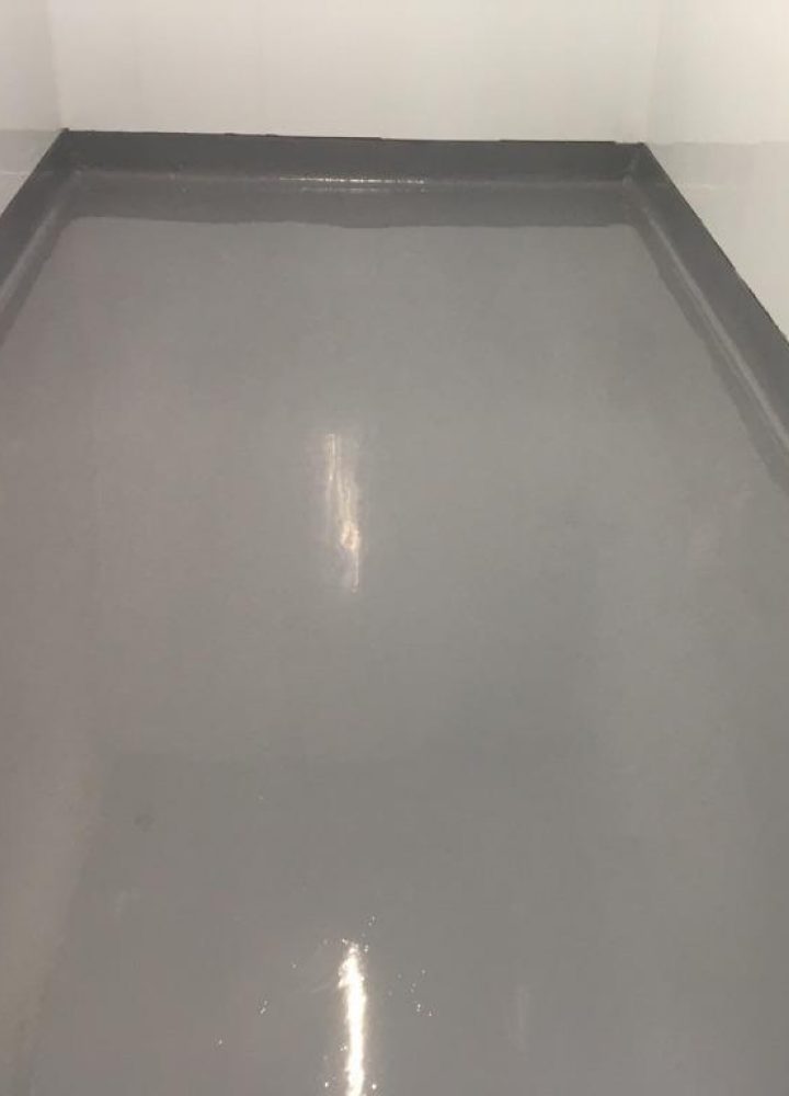plancher époxy avec plinthe époxy dion peinture industrielle